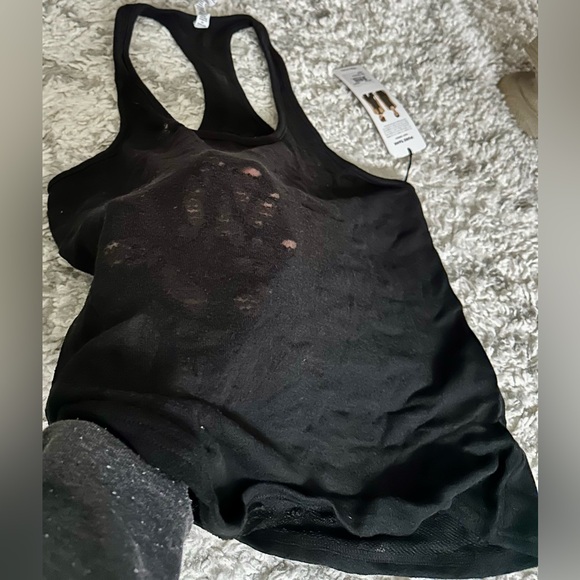 ‼️RARE‼️🎸ALO YOGA🎸🔥NWT🔥Pure Tank in Distressed Black—M - Picture 10 of 13